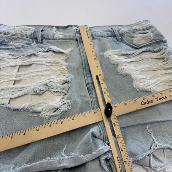 Good American Shorts Womens 16 Distressed Denim Frayed Hem Ripped GNISC206T1383 - Picture 7 of 8
